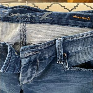 Women’s Seven7 Skinny Easy Fit jeans.